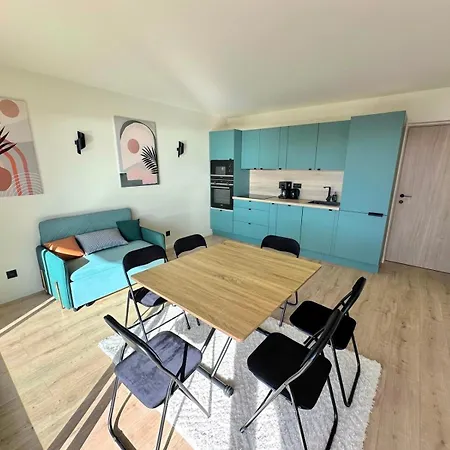 3 Renovated Sea View 2025 Apartment